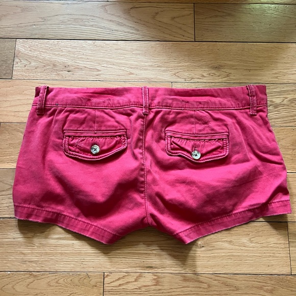 Abercrombie & Fitch red slightly distressed preppy short - Picture 2 of 7